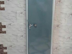 Single-door staff locker with electrostatic paint